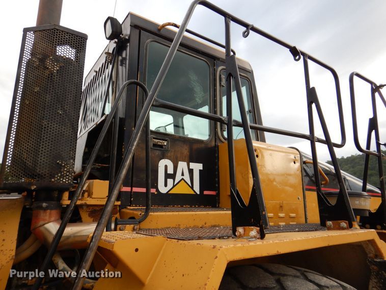 image for item DS8195 2000 Caterpillar D250E II  haul truck