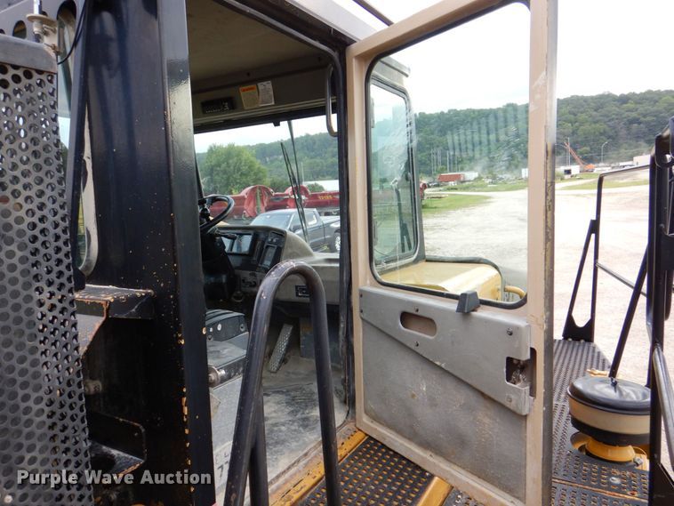 image for item DS8195 2000 Caterpillar D250E II  haul truck