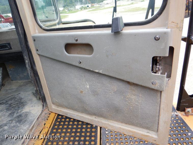 image for item DS8195 2000 Caterpillar D250E II  haul truck