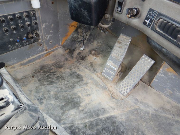 image for item DS8195 2000 Caterpillar D250E II  haul truck