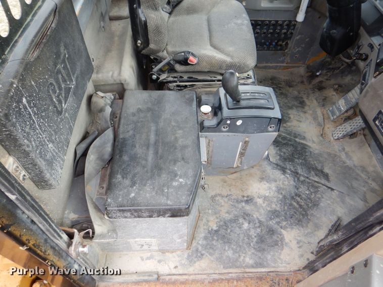 image for item DS8195 2000 Caterpillar D250E II  haul truck