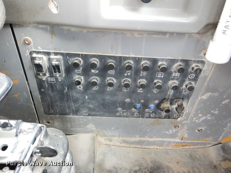 image for item DS8195 2000 Caterpillar D250E II  haul truck