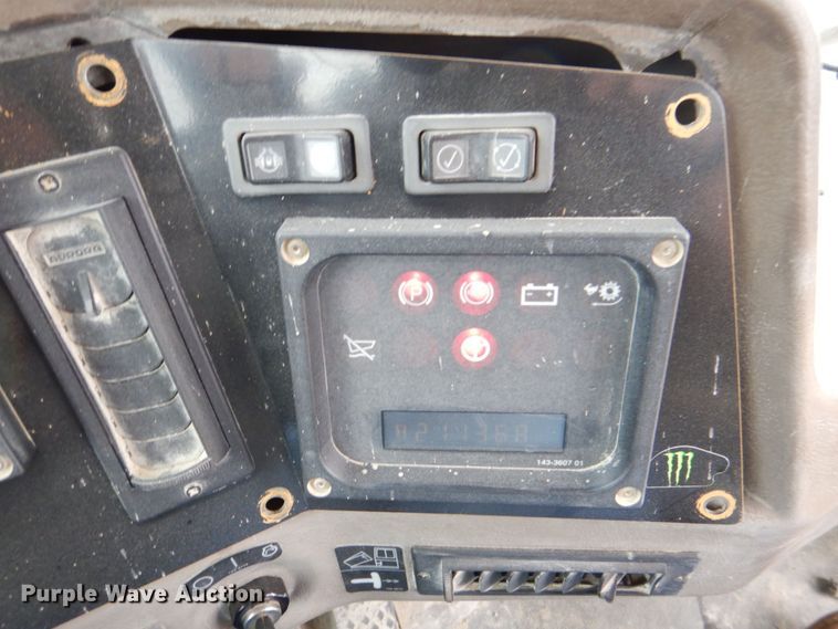 image for item DS8195 2000 Caterpillar D250E II  haul truck