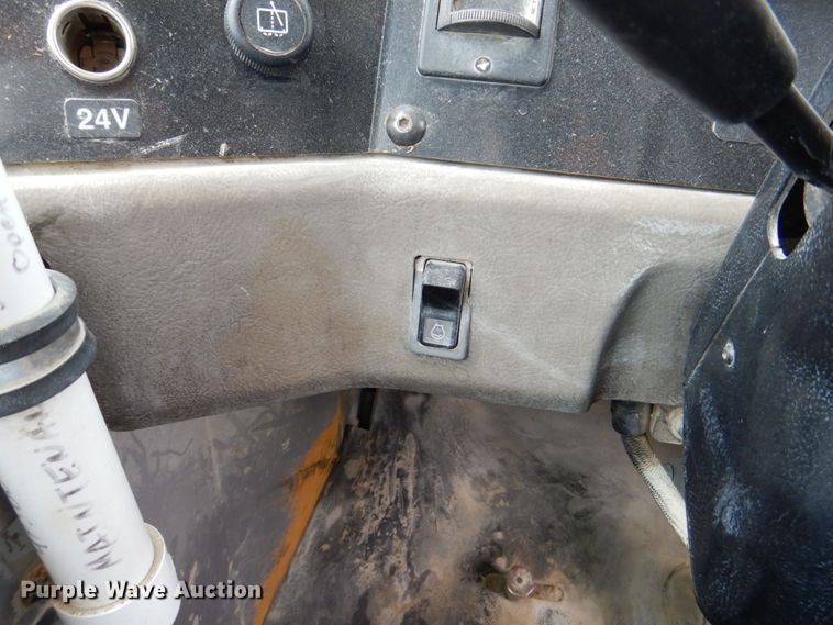 image for item DS8195 2000 Caterpillar D250E II  haul truck