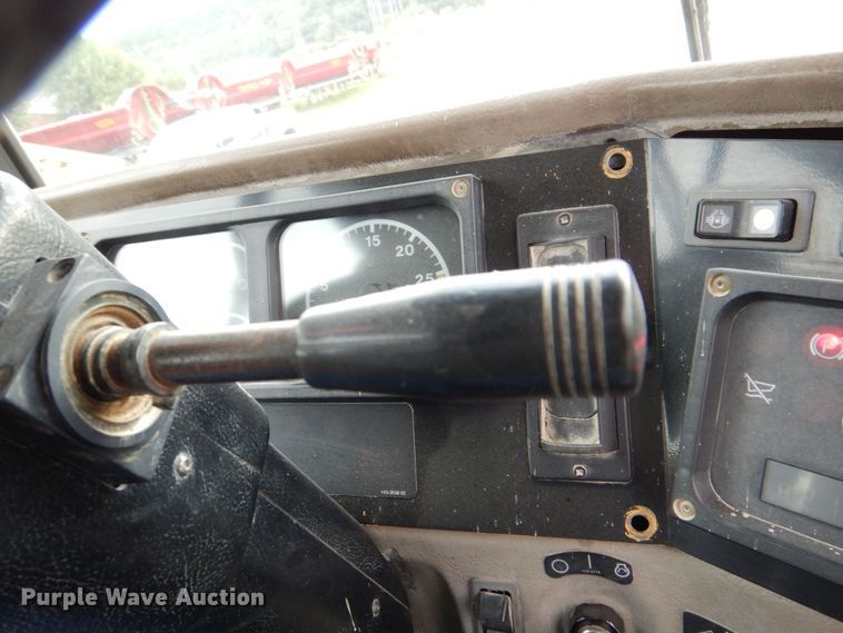 image for item DS8195 2000 Caterpillar D250E II  haul truck