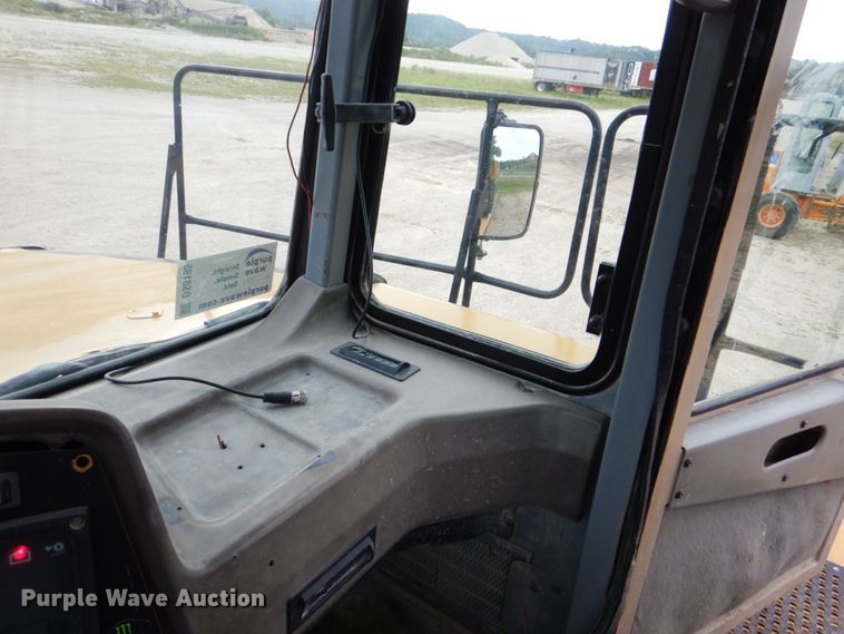 image for item DS8195 2000 Caterpillar D250E II  haul truck