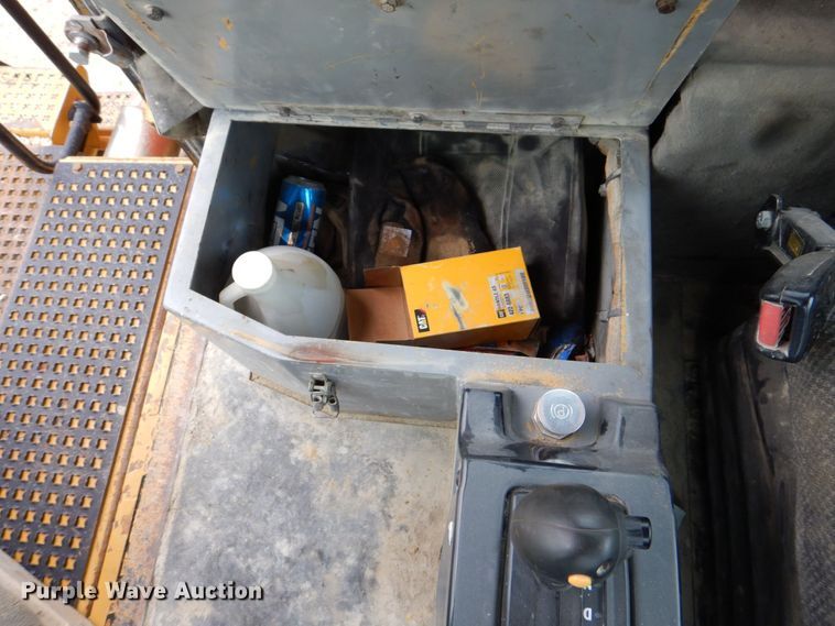 image for item DS8195 2000 Caterpillar D250E II  haul truck