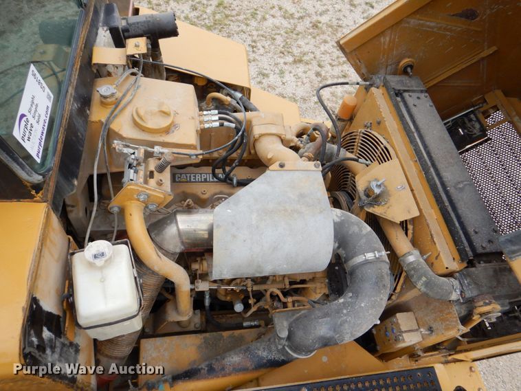 image for item DS8195 2000 Caterpillar D250E II  haul truck