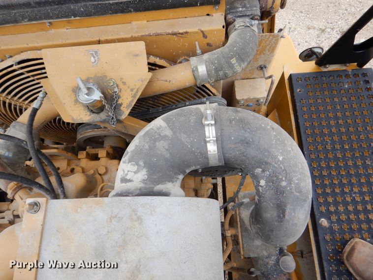 image for item DS8195 2000 Caterpillar D250E II  haul truck