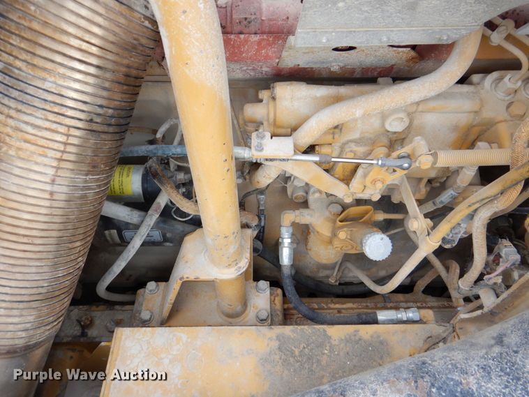 image for item DS8195 2000 Caterpillar D250E II  haul truck