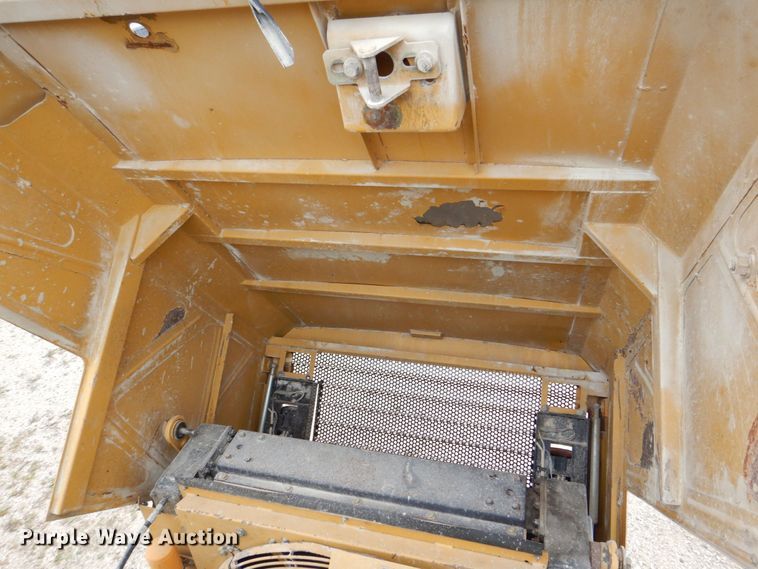 image for item DS8195 2000 Caterpillar D250E II  haul truck