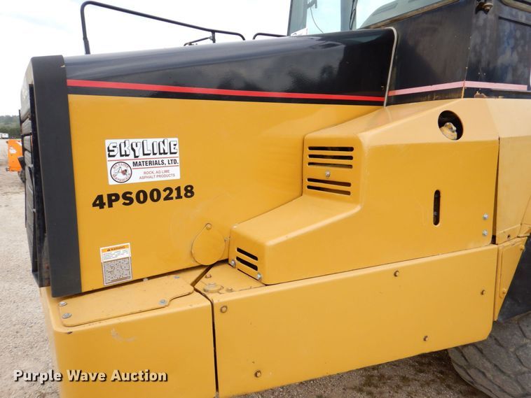 image for item DS8195 2000 Caterpillar D250E II  haul truck