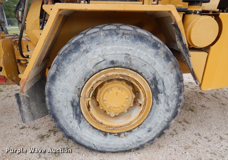 image for item DS8195 2000 Caterpillar D250E II  haul truck