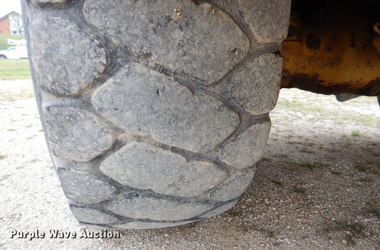 image for item DS8195 2000 Caterpillar D250E II  haul truck