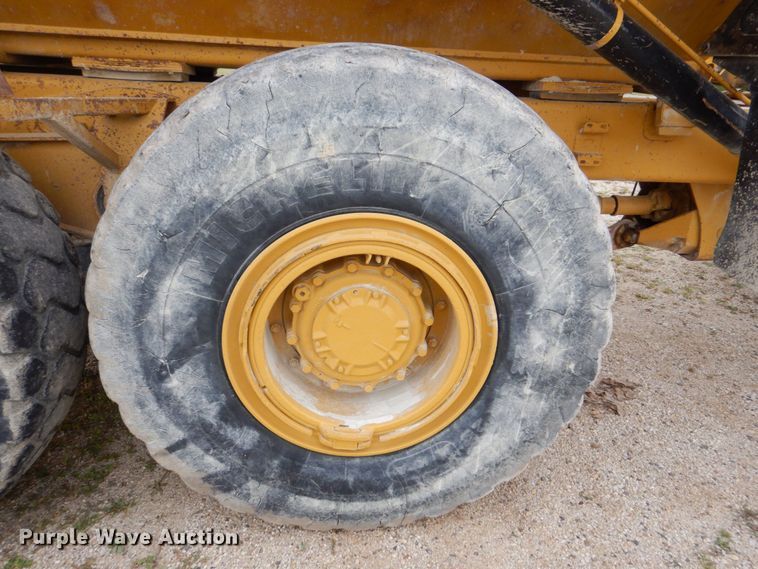 image for item DS8195 2000 Caterpillar D250E II  haul truck