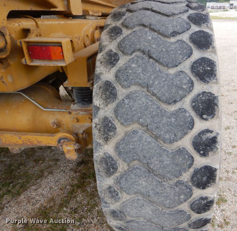 image for item DS8195 2000 Caterpillar D250E II  haul truck