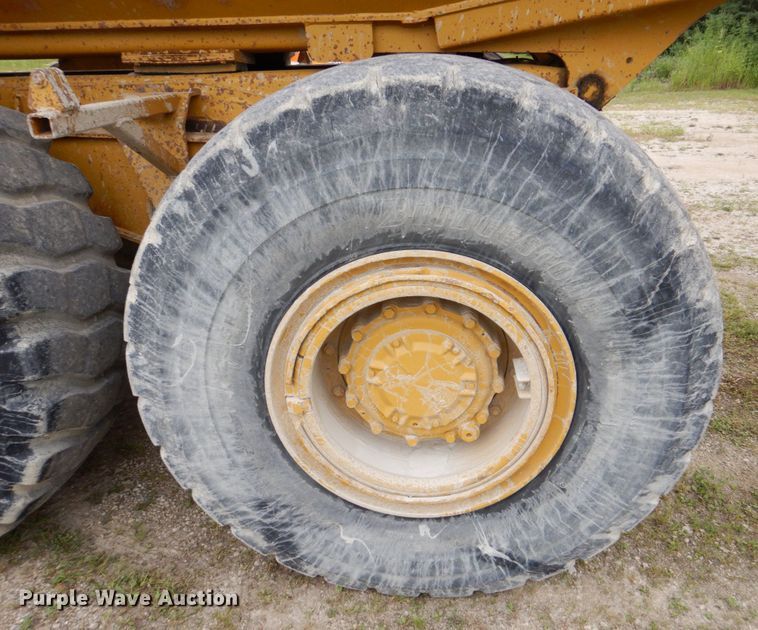 image for item DS8195 2000 Caterpillar D250E II  haul truck