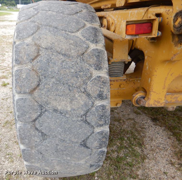 image for item DS8195 2000 Caterpillar D250E II  haul truck