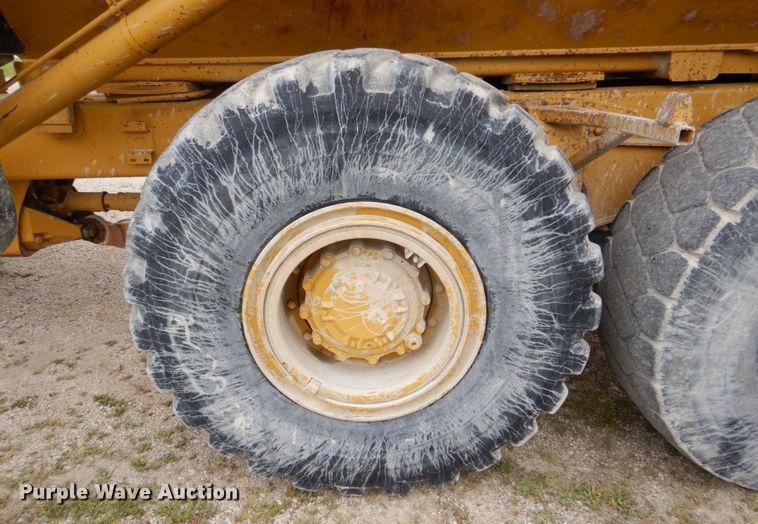 image for item DS8195 2000 Caterpillar D250E II  haul truck