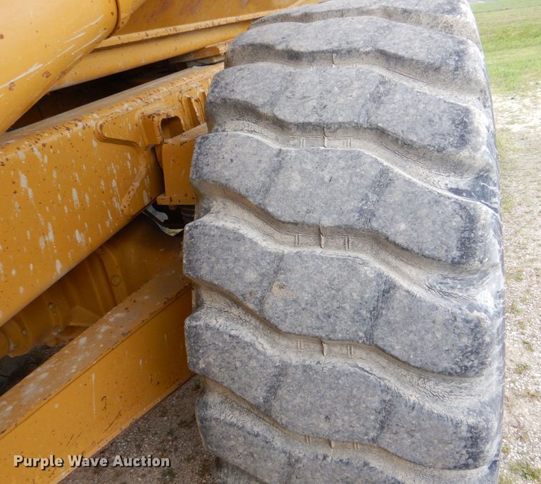 image for item DS8195 2000 Caterpillar D250E II  haul truck