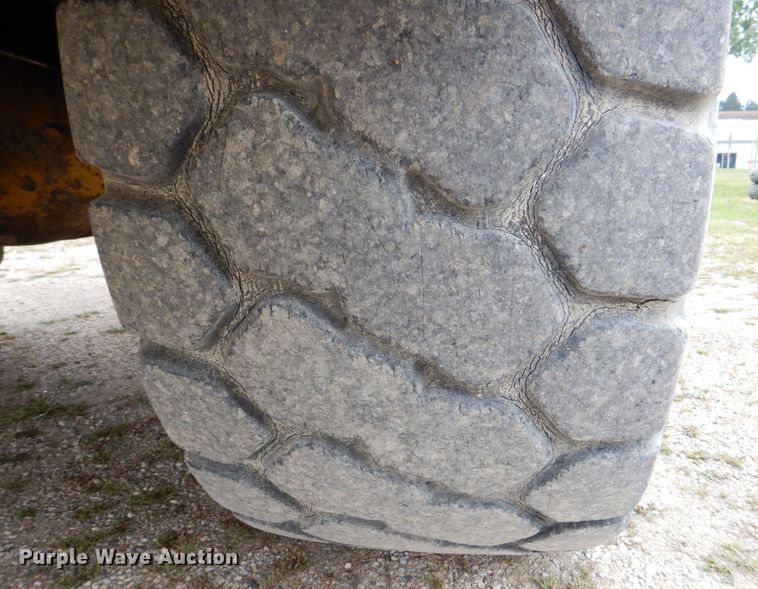 image for item DS8195 2000 Caterpillar D250E II  haul truck