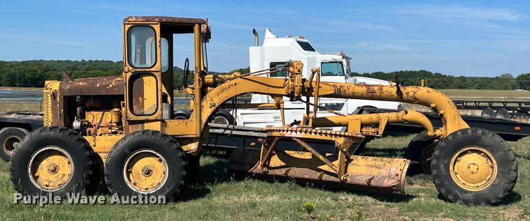 image for item IA9012 Allis-Chalmers  rigid frame motor grader