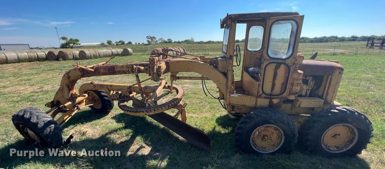 image for item IA9012 Allis-Chalmers  rigid frame motor grader
