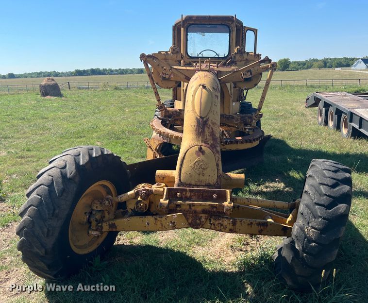 image for item IA9012 Allis-Chalmers  rigid frame motor grader