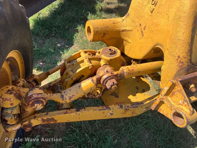 image for item IA9012 Allis-Chalmers  rigid frame motor grader