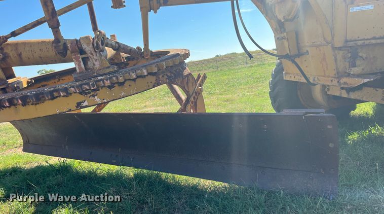 image for item IA9012 Allis-Chalmers  rigid frame motor grader