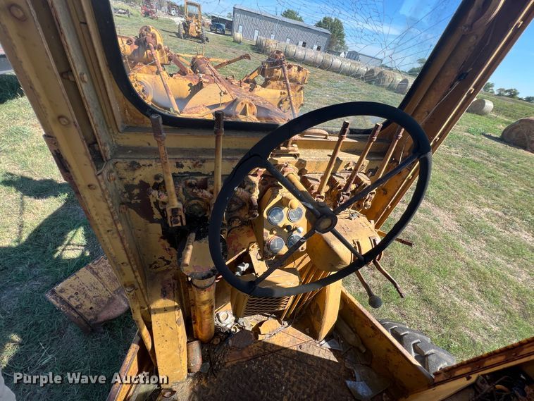 image for item IA9012 Allis-Chalmers  rigid frame motor grader