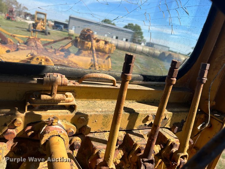 image for item IA9012 Allis-Chalmers  rigid frame motor grader