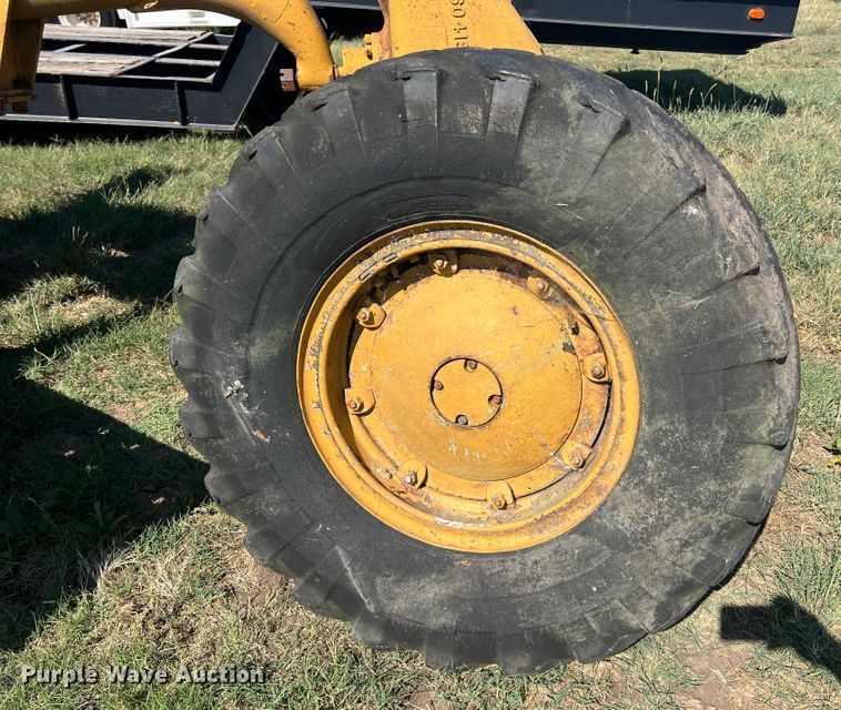 image for item IA9012 Allis-Chalmers  rigid frame motor grader