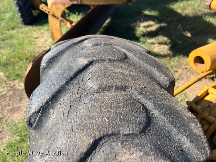 image for item IA9012 Allis-Chalmers  rigid frame motor grader