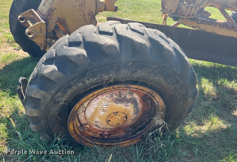 image for item IA9012 Allis-Chalmers  rigid frame motor grader