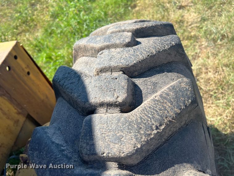 image for item IA9012 Allis-Chalmers  rigid frame motor grader