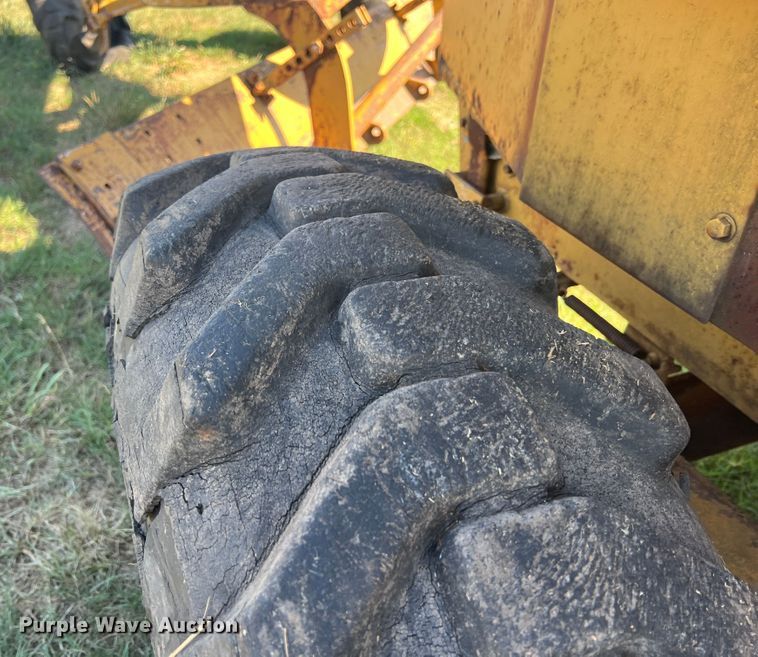 image for item IA9012 Allis-Chalmers  rigid frame motor grader