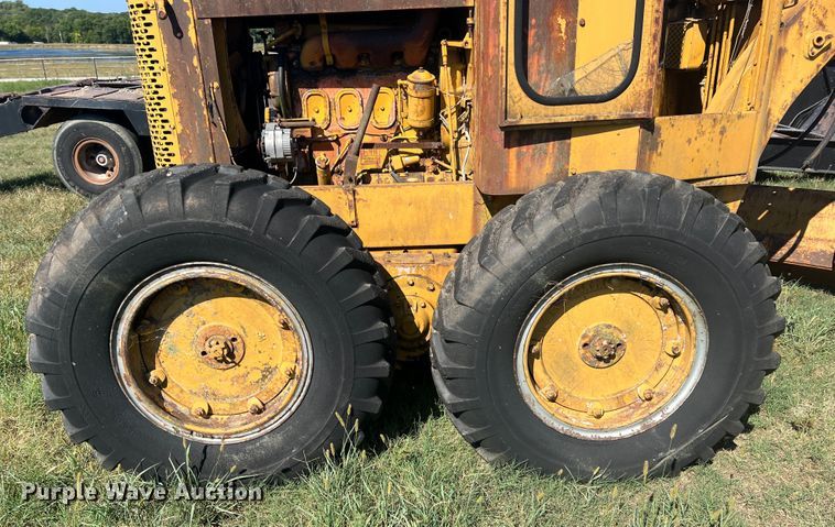 image for item IA9012 Allis-Chalmers  rigid frame motor grader