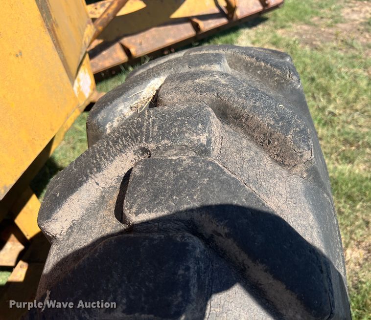 image for item IA9012 Allis-Chalmers  rigid frame motor grader