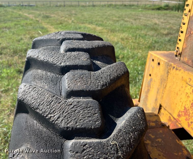 image for item IA9012 Allis-Chalmers  rigid frame motor grader