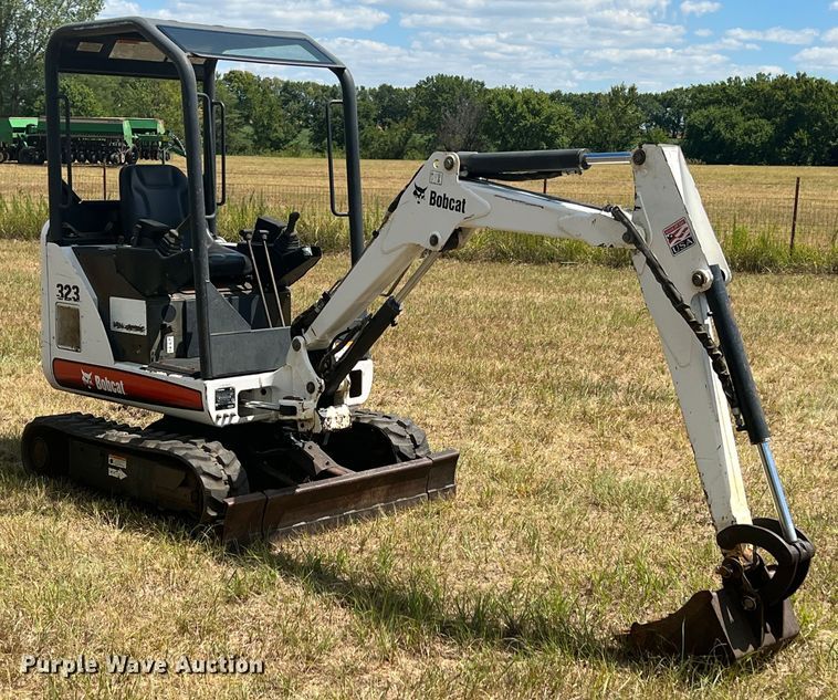 image for item IA9022 2007 Bobcat 323  mini excavator