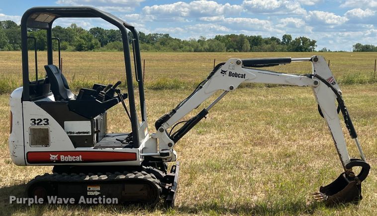 image for item IA9022 2007 Bobcat 323  mini excavator