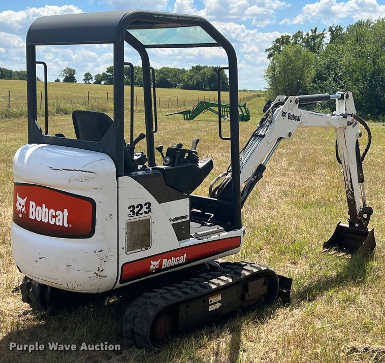 image for item IA9022 2007 Bobcat 323  mini excavator