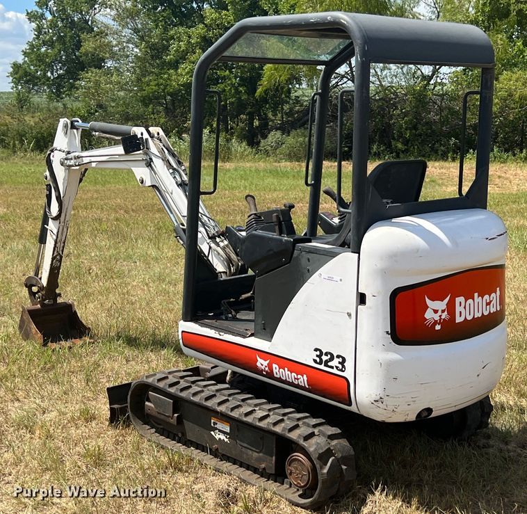 image for item IA9022 2007 Bobcat 323  mini excavator
