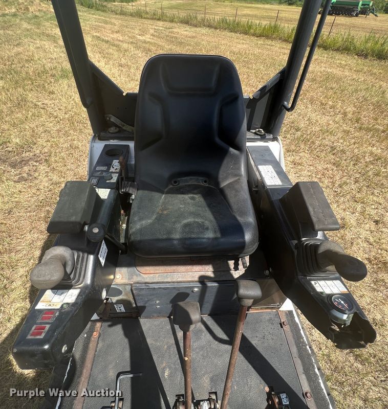 image for item IA9022 2007 Bobcat 323  mini excavator