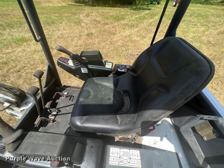 image for item IA9022 2007 Bobcat 323  mini excavator