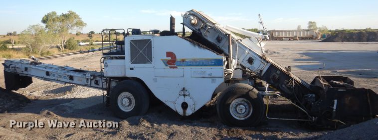 image for item JA9781 2003 Roadtec SB2500C  shuttle buggy material transfer vehicle