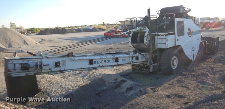 image for item JA9781 2003 Roadtec SB2500C  shuttle buggy material transfer vehicle