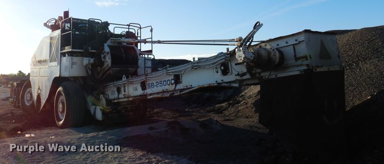 image for item JA9781 2003 Roadtec SB2500C  shuttle buggy material transfer vehicle