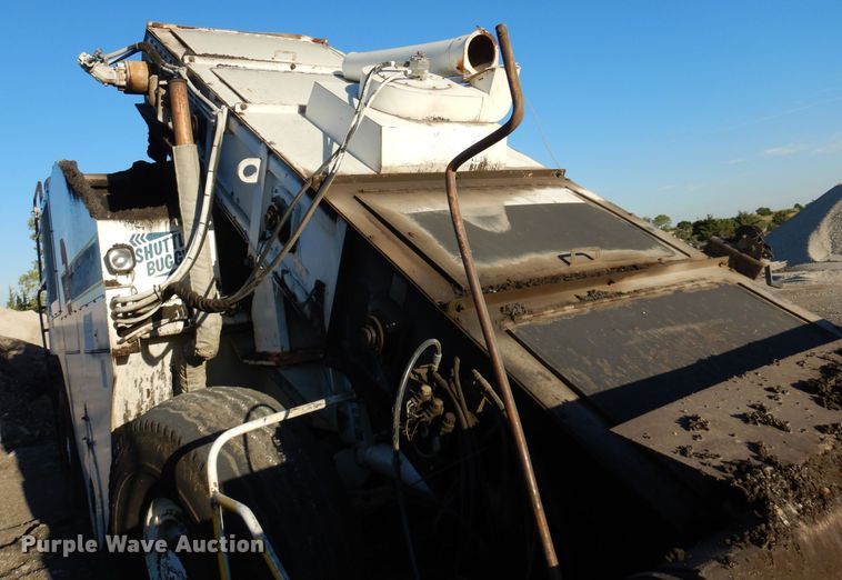 image for item JA9781 2003 Roadtec SB2500C  shuttle buggy material transfer vehicle